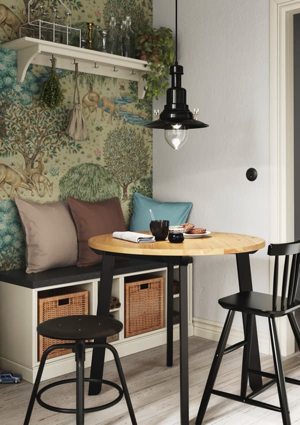 Coin repas avec table GAMLARED, tabouret KULLABERG et chaise haute AGAM