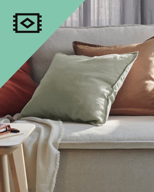 Cojines y fundas en un sofa