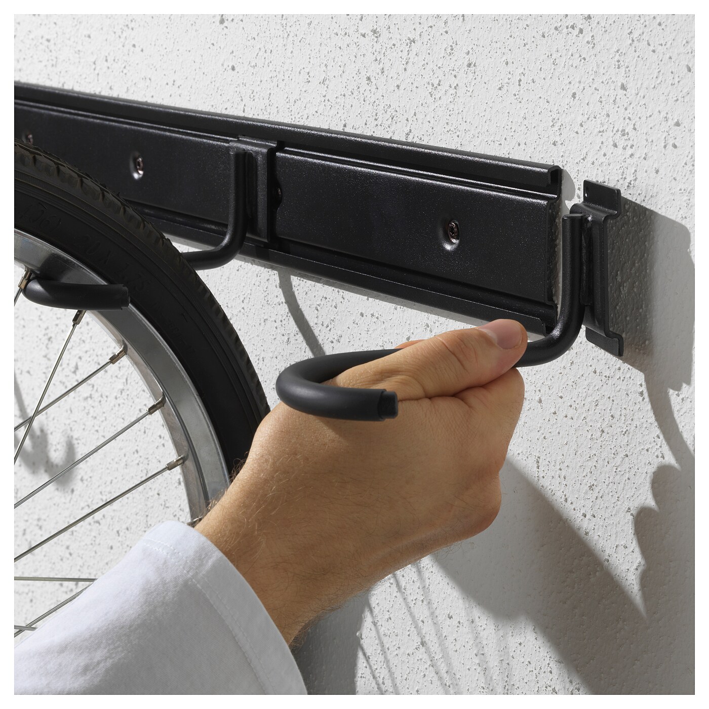 Cómo colgar bicicletas de forma segura y ¡decorativa! IKEA