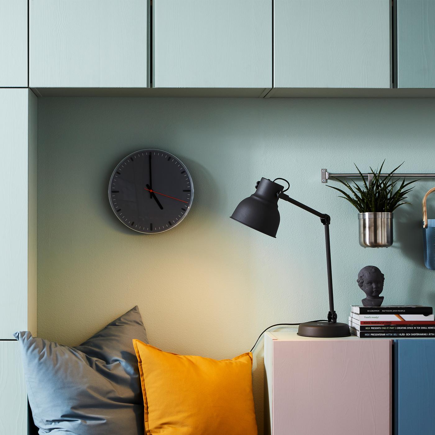 Create a balanced living room with smart storage - IKEA