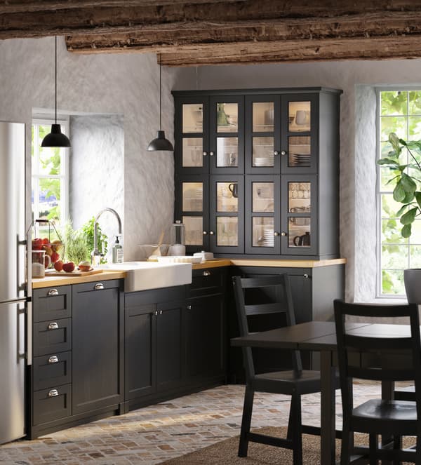 Com decorar una cuina rústica en negre