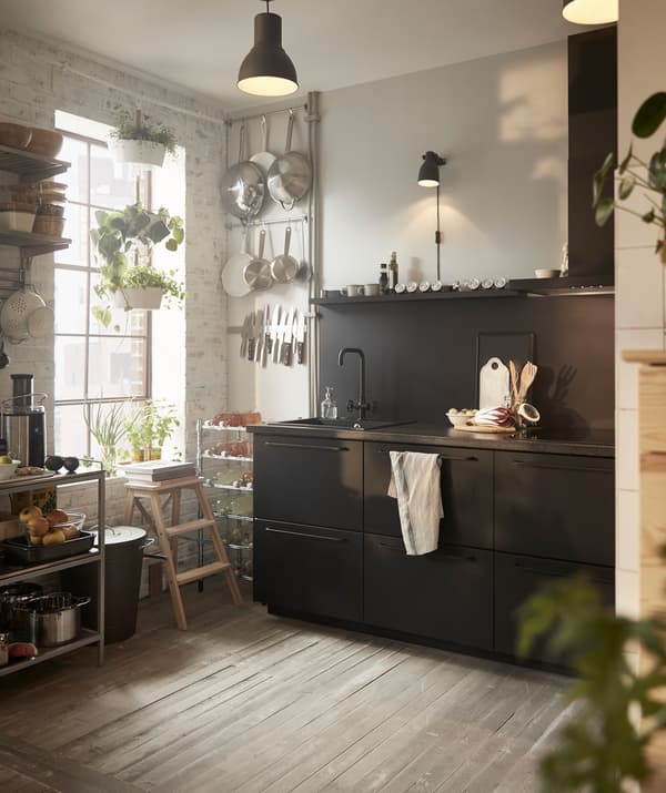 Combine frames, drawers, doors and organisers to get your dream kitchen. Try IKEA METOD kitchen!