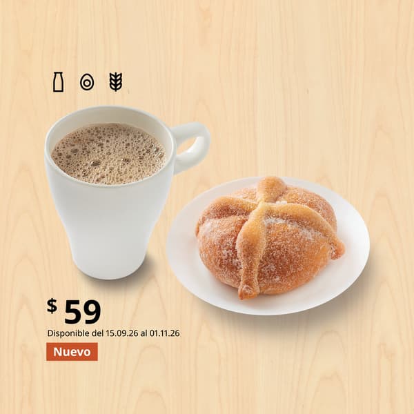 Combo plato con pan de muerto tradicional y fondo de madera, más una taza chocolate