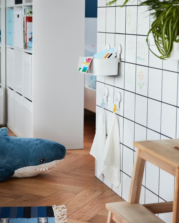 Las soluciones de IKEA para organizar un baño pequeño sin hacer agujeros