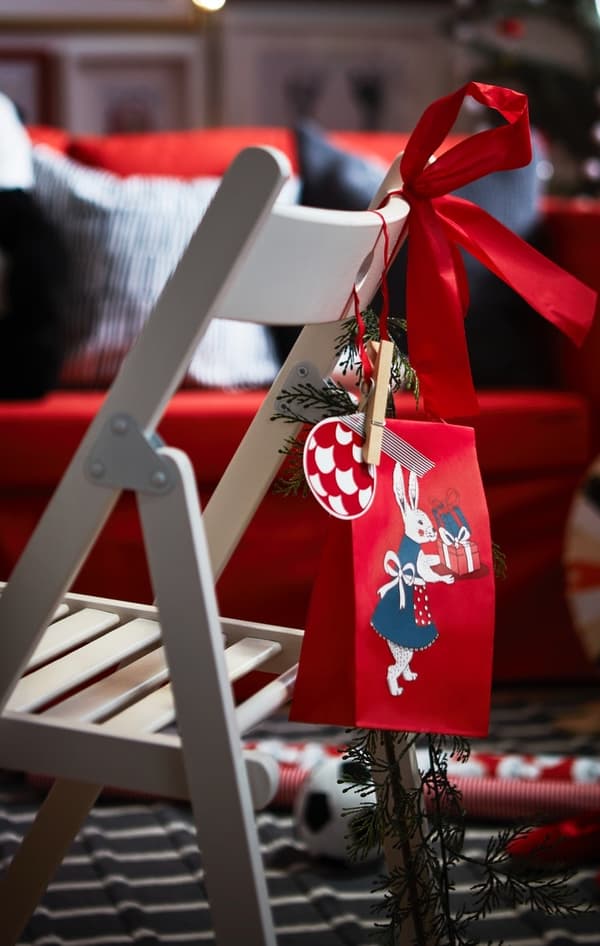 Cómo decorar las sillas en Navidad