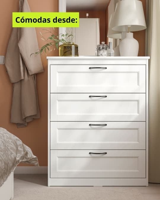 Cómoda blanca de cuatro cajones con llamado desde