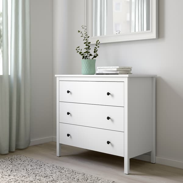 comoda blanca decorada