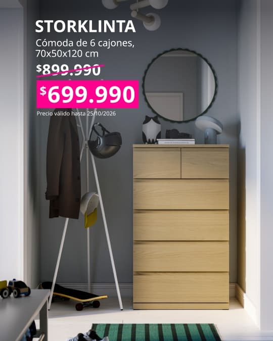 Cómoda STORKLINTA con seis cajones y acabado efecto roble para organizar ropa y mantener el orden diario.