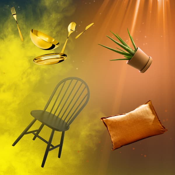 Composición con objetos volando sobre fondo naranja y verde