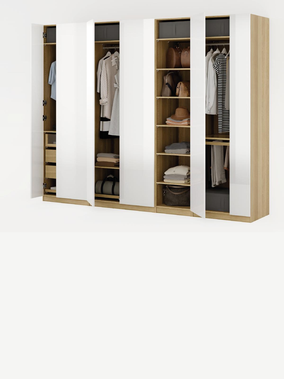 Composizione armadi PAX con ante a battente bianche e beige.