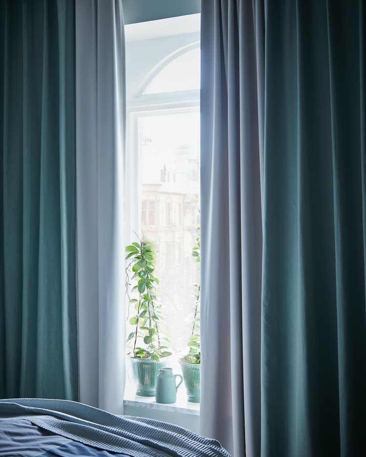Decorar con cortinas: cómo ahorrar en calefacción - IKEA