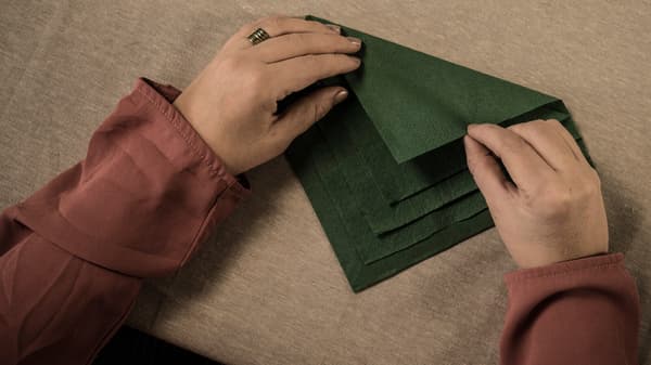 Crafting instructions, step 2: Continue in the same way until you have folded down all the flaps.