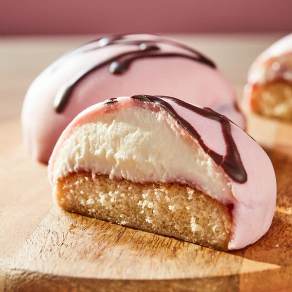 Cream cake with raspberry and almond paste 