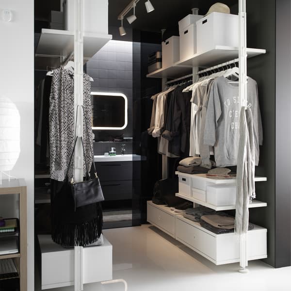Create a walk in closet with an adaptable storage system! 