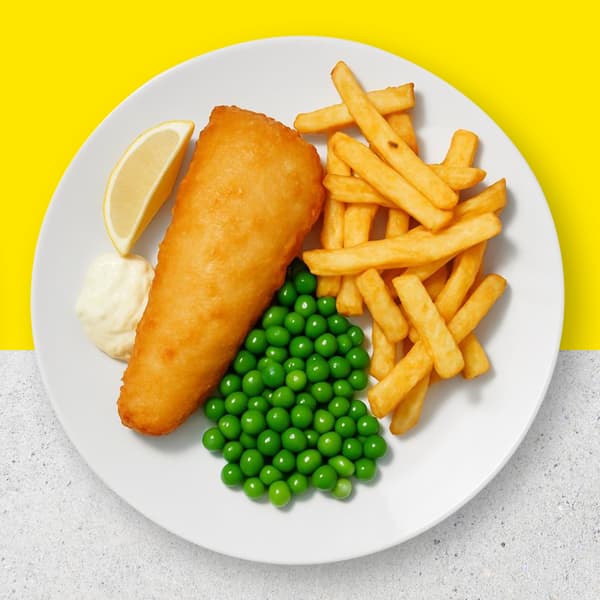 Crispy tempura Hoki fillets served with crunchy potato chips, peas and creamy tartare sauce.