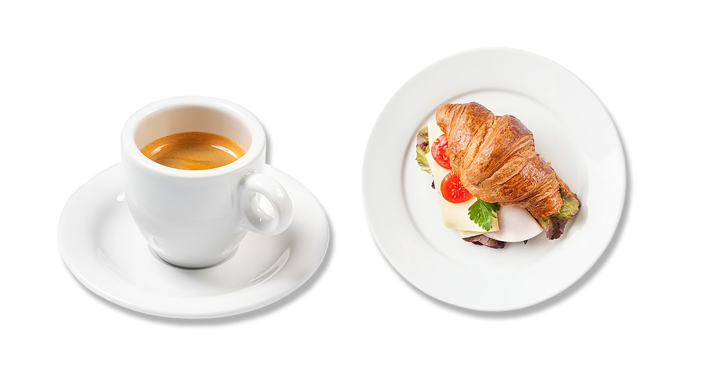 Croissant se šunkou a sýrem, espresso . snídaňová nabídka, IKEA Ostrava