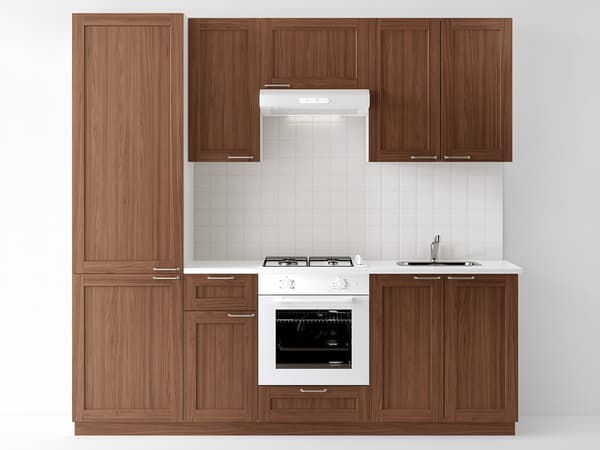 Cucina completa METOD con ante ENKÖPING marrone effetto noce con elettrodomestici e un tavolo con sedie.