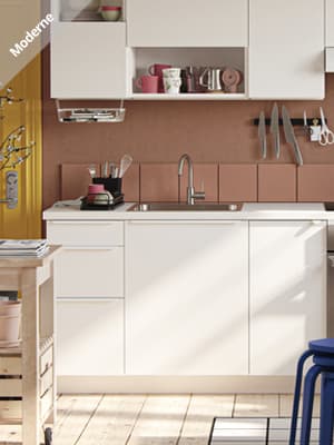 Cuisine blanche avec crédence terracotta 