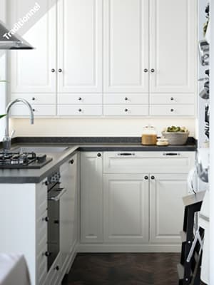 Cuisine d'angle blanche avec plan de travail gris foncé