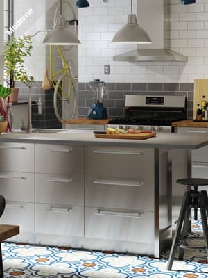 Cuisine grise avec tabouret de bar