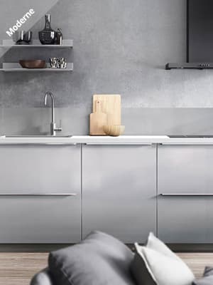 Cuisine grise sur mur gris