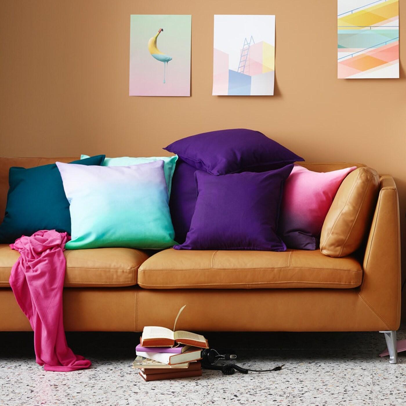 Cushions & cushion covers.