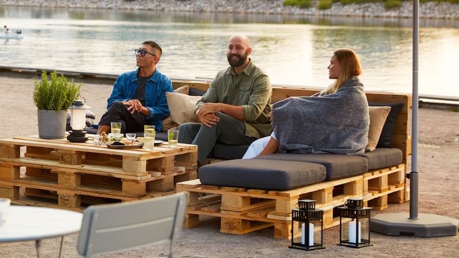 Cushions for pallets with table