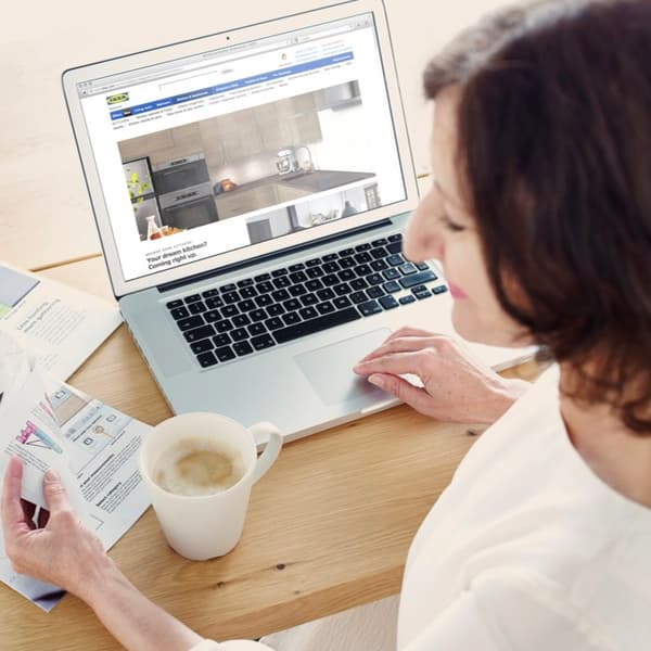 customer on website
