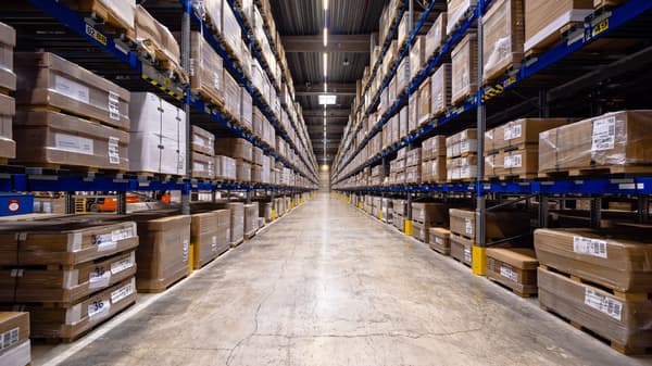 Das gut gefüllte Logistikzentrum in Wels