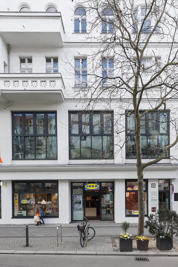 Das neue IKEA Planungsstudio empfängt Besucher*innen auf einer der beliebtesten Einkaufsstraßen von Berlin, der Schloßstraße.