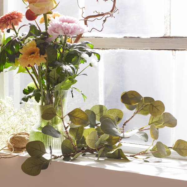 decoración con flores para o dormitorio
