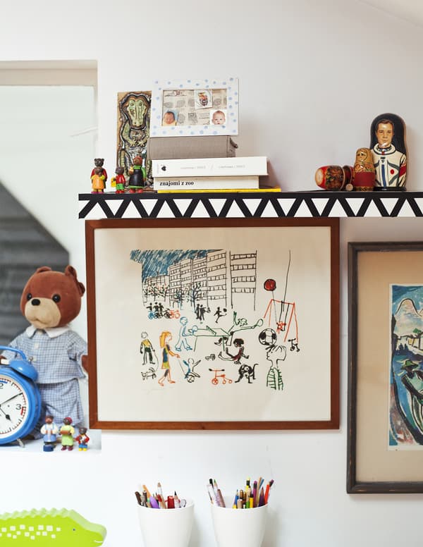 Decorate a wall shelf with tape