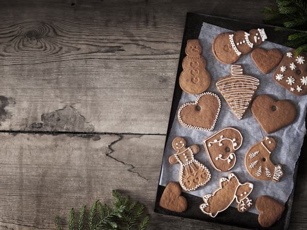 Decorate Christmas gingerbread biscuits