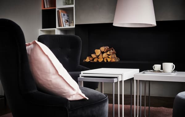 Des meubles chic disposés en groupe et une palette de couleurs bien choisie apporteront confort et élégance au séjour.