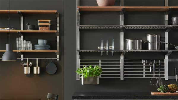 Des rangements muraux en inox