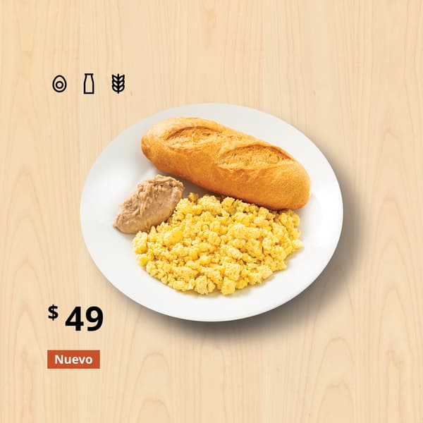 Desayuno clásico con huevo, frijoles y barra de pan natural.