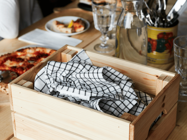 Detail of a restaurant dinning table 