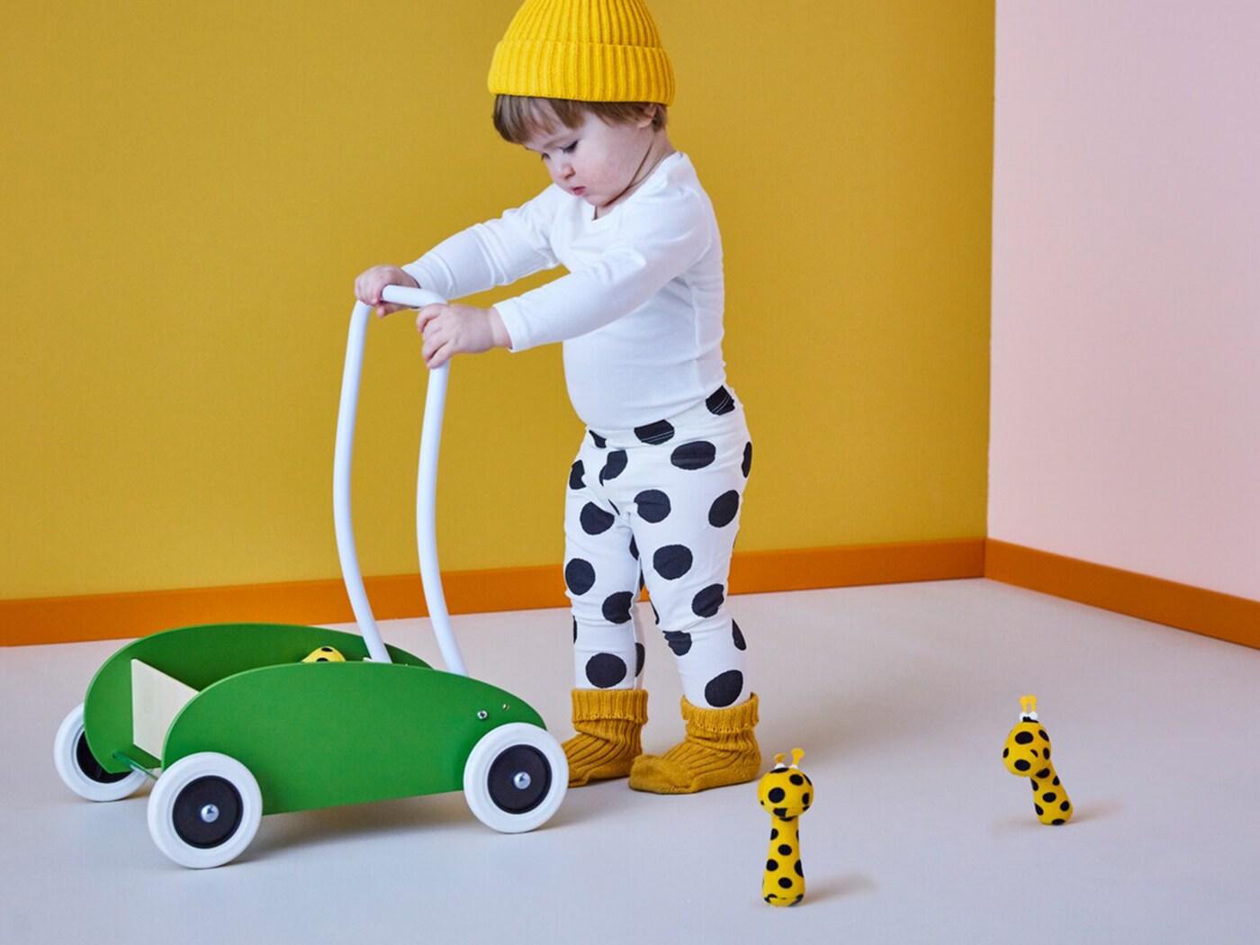 Dete sa IKEA hodalicom