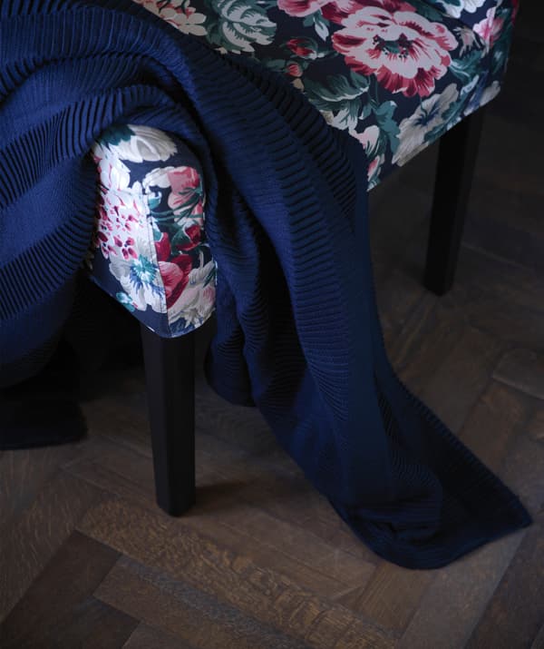 Détendez-vous, c’est l’automne. Bien au chaud, avec des plaids cosy comme IKEA VÄGMÅLLA.