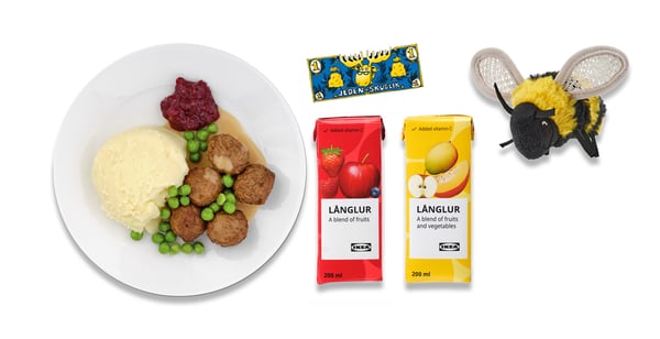 dětské menu - bramborová kaše, masové kuličky, smetanová omáčka, ovocné smoothie, hračka, Škudlík