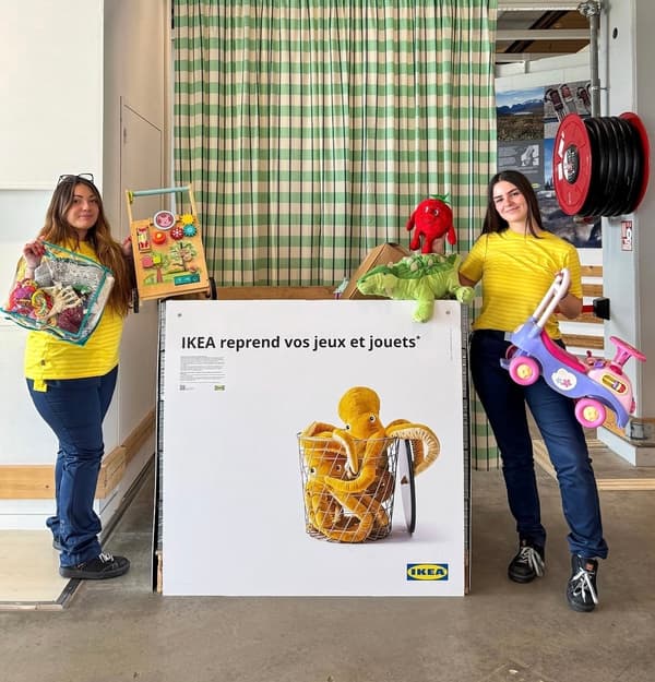Deux filles sont présentes sur l'image présentant des jeux à destination d'une association.