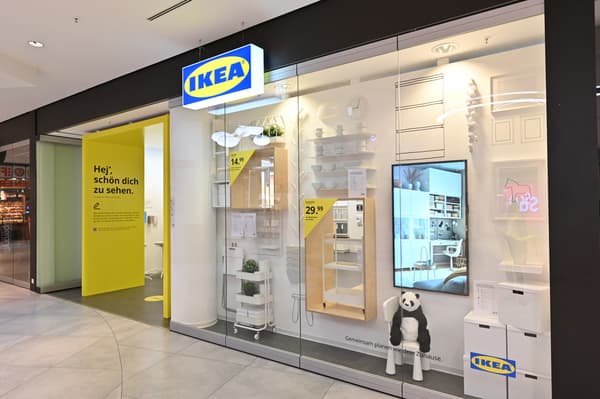 Die Eingangstür des IKEA Pop-Up Stores in Ravensburg