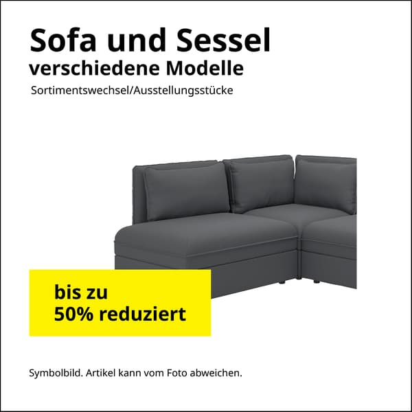 Die Sofas und Sessel, verschiedene Modelle, sind bis zu 50% reduziert