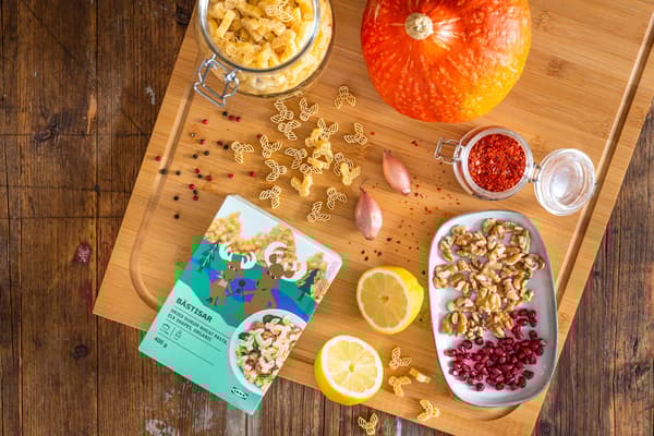 Die Zutaten für herbstliche Kürbis-Pasta mit Walnüssen.