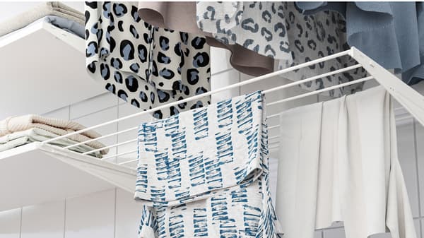 Different kind of shirts are hanging on BOAXEL system.