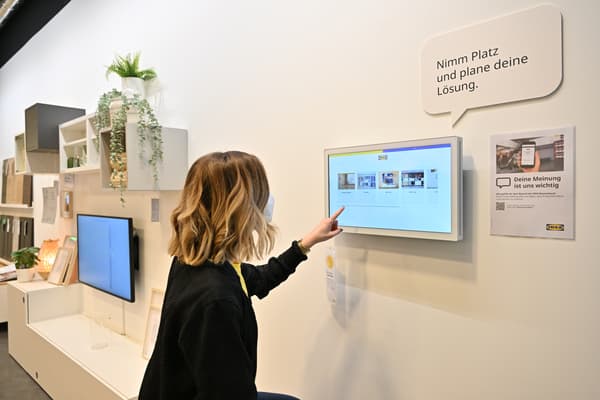 Digitale Beratung im IKEA Pop-up Store in Ravensburg.