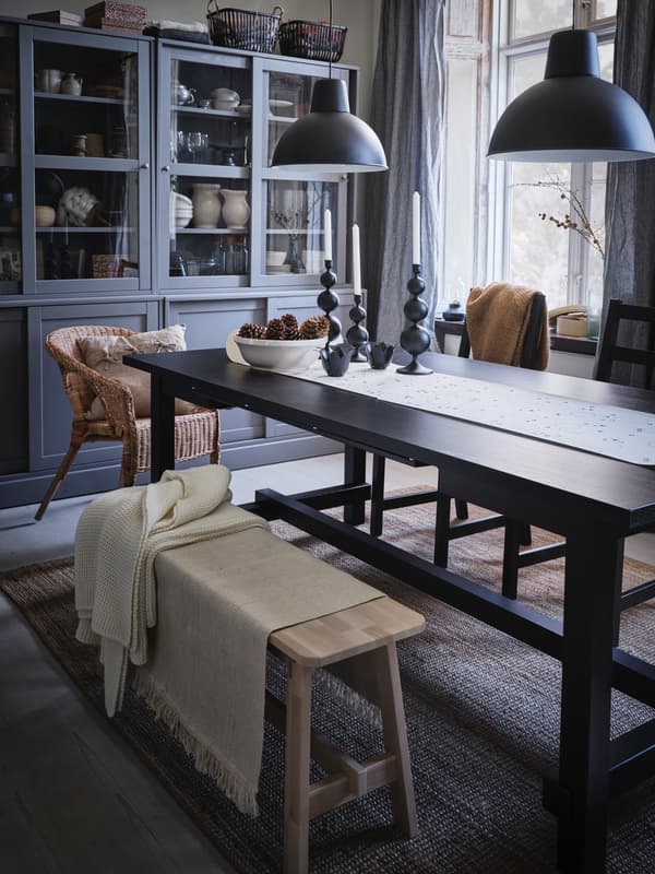 Dining room decoration in winter