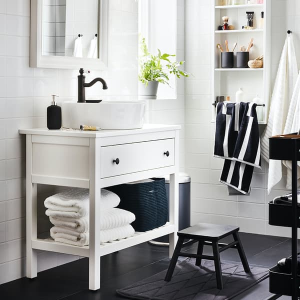 disinfect the bathroom when guests visit your home