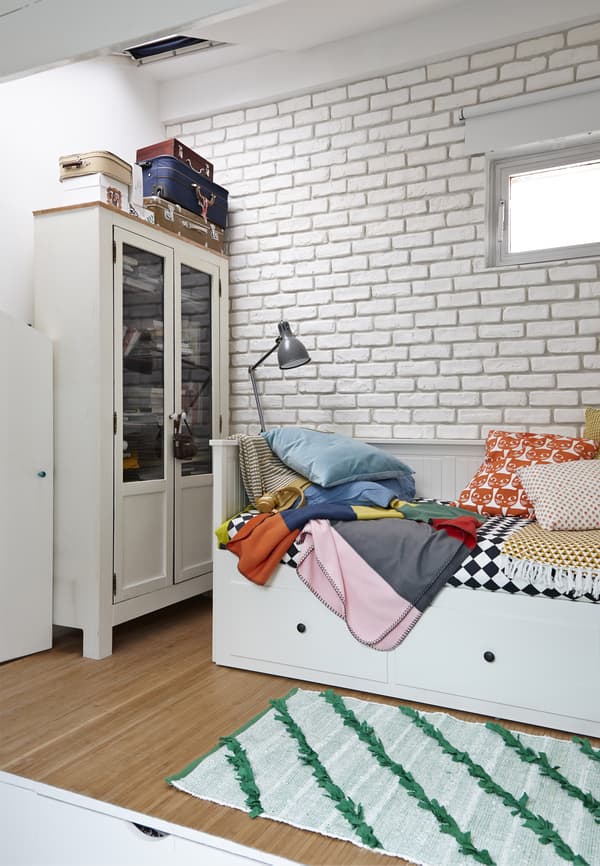 Divan et armoire