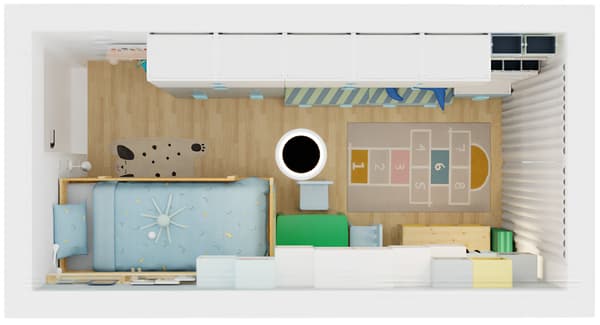 Dječja soba s drvenim podom, krevetom s plavom posteljinom i zelenim jastukom, stolcem, zidnim ormarićima i policom te tepihom za igru školice na podu.